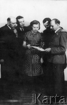 Lwowscy stachanowcy, od lewej: S.K.Salomon, J.J.Wróblewski, A.J.Bojczuk, K.W.Kozłowski, B.J.Szterriberg. Zdjęcie publikowane w radzieckiej prasie.