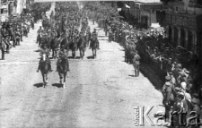 Defilada Armii Czerwonej. Kadr z filmu Michaiła Romma "Oswobożdienie Zapadnoj Ukrainy".