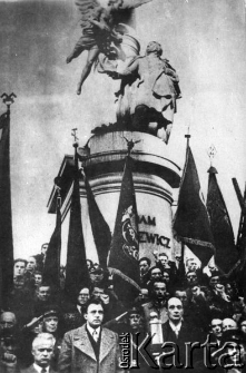 Wiec przed pomnikiem Adama Mickiewicza - okres II wojny światowej.