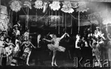 Scena z operetki "Kolombina", wystawionej w teatrze łagiernym Workutłagu.