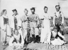 Obóz dla uchodźców - zespół tańców narodowych.