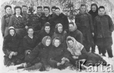 Grupa kobiet w lesie.