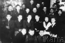 Uczniowie klasy VI szkoły w Ust-Ordzie.