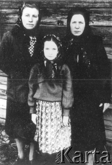 Franciszka Drabik, żona żołnierza AK wraz z córką i ukraińską zesłanką Anną Michajliszczyną.