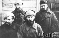 Niedziela palmowa, pierwszy z prawej w drugim rzędzie stoi Włodzimierz Hubar.