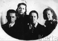 Rodzina Janiny Tchórznickiej na zesłaniu w kołchozie Czarnouszki.