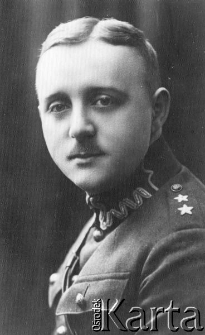 Roman Grabowski, we wrześniu 1939 r. był kapitanem pułku artylerii, ranny podczas walk w okolicach Wilna, dostał się do sowieckiej niewoli - jeniec Starobielska; zamordowany przez NKWD.