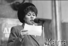 Walentyna Zacharowna Aralina, jedna z pierwszych os&oacute;b, kt&oacute;re upomniały się o pamięć ofiar Workutłagu, przemawia w czasie wiecu strajkujących g&oacute;rnik&oacute;w.