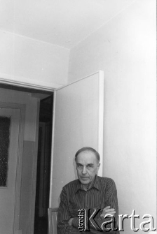 Paweł Iwanowicz Niegrietow, więzień polityczny łagrów Workuty w latach 1945-55, w swoim mieszkaniu przy ulicy Lenina.