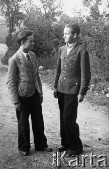 Chłopcy polscy po powrocie do Polski z Domów Dziecka w ZSRR. Od lewej: Tadeusz Niemczyk, Jerzy Niemczyk.