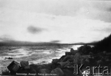 Rzeka Jenisiej po uwolnieniu z lodów (na brzegu widoczne bryły lodu).