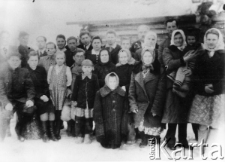 Grupa osób deportowanych do Narymskiego Kraju.
