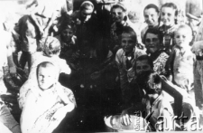Dzieci polskie i żydowskie, które opuściły ZSRR z wojskami Andersa, podczas pobytu w obozie dla uchodźców.