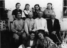 Grupa osób - pracownicy sowchozu.