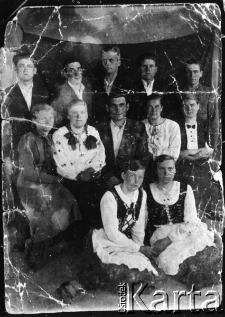 Polacy przebywający na zsyłce w Turyńsku; Emilia Siejka w drugim rzędzie druga od prawej.