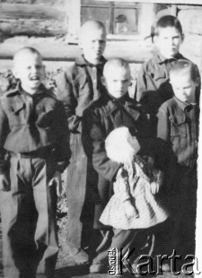 Dzieci zesłańców litewskich.