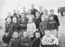 Uczniowie rosyjskiej szkoły, na zdjęciu m.in. rodzeństwo Legieckich.
