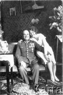 Mieczysław Sokół-Szachin, jeniec Starobielska zamordowany w Charkowie, na zdjęciu z żoną (?).