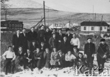 Polonia magadańska - mieszkańcy osiedla "Wesoła" nad zatoką Nagajewo, lato 1955 r.