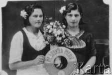 Anna Sacała wraz z koleżanką Stefcią, ostatnia fotografia zrobiona przed powrotem z zesłania do kraju.