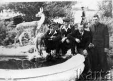 Podpis na odwrocie: "Karaganda Rudnik Dżezkazgan VII 17/1954. W niewoli wczaśe Sztraiku p/ja 392-3ł-1 odelene(?) Muśnicki Władysław, Banawicz Jan, Karluk Waclaw, Dambrowski Olek".