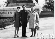 Bronisław Pikulicki, deportowany z rodziną w 1940 r., pozostał w ZSRR; na zdjęciu z żoną i c&oacute;rką: Walentyna i Luda.