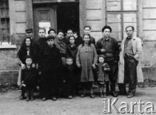 Grupa Zydów repatriantów z ZSRR.