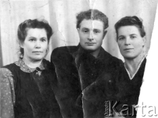 Grupa Polaków na zesłaniu, w środku Wiktor Burcz.