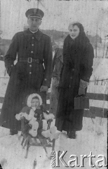 Dionizy Gorczyński, sierżant KOP (zamordowany prawdopodobnie w Katyniu) z żoną Marią i córką Ireną.