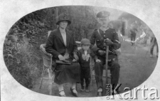 Robert Kalus, przodownik Policji Państwowej (zamordowany w Ostaszkowie), na zdjęciu z żoną Anną i synem Henrykiem.