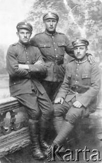 Żołnierze 32 pp, pierwszy z lewej Jan Bolesław Szymański; zamordowany w Twerze.