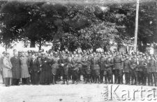 Żołnierze placówki KOP oraz pracownicy cywilni, zaznaczony strzałką podporucznik Piotr Szajda; zamordowany w Katyniu.