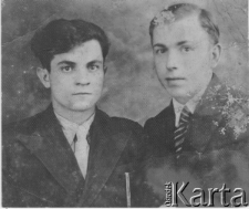 Portret dwóch młodych mężczyzn, z prawej Włodzimierz Kamiński, nauczyciel w Baranowiczach, zaginiony podczas II wojny światowej.