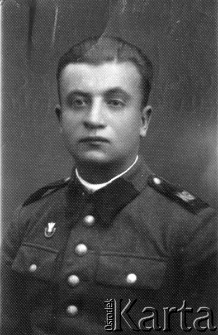 Antoni Rachowiecki, funkcjonariusz Policji Konnej w Warszawie, po kapitulacji stolicy wrócił do domu rodzinnego w Słoczwie (woj. nowogródzkie), aresztowany przez NKWD w styczniu 1940 r., zaginął. Po tygodniu od jego aresztowania reszta rodziny została wywieziona do Kazachstanu.