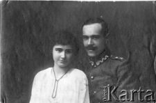 Portret Zygmunta Piotrowskiego i Weroniki Piotrowskiej. Zygmunt Piotrowski był podporucznikiem rezerwy WP, został zamordowany w Katyniu.
