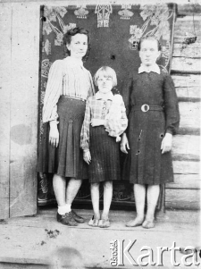 Siostry Roznerówny podczas pobytu na zesłaniu w ZSRR.