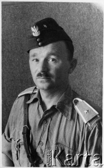 Portret Wawrzyńca Zgajewskiego w mundurze żołnierza armii gen. Andersa; zdjęcie z lat 1942-43.
