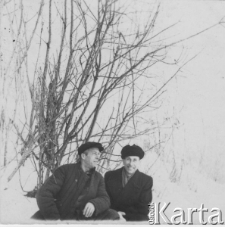 Polscy księża na zesłaniu w ZSRR, podpis na odwrocie: "wyk. 11.III.56. Drogiemu Ks. Stanisławowi - Jan 22.III.1956 r."