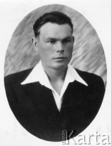 Portret młodego mężczyzny - Polaka zesłanego do ZSRR; na odwrocie dedykacja dla księdza Ryżki: "Drogiemu Ojcu - na pamięć wspólnego przeżycia na obczyźnie" i nieczytelny podpis.