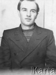 Portret młodego mężczyzny, na odwrocie dedykacja dla księdza Ryżki: "Na długą pamiątkę drogiemu Oicu, ot Antka. Będąc w niewoli" [pisownia oryginalna].