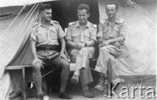 Obóz wojskowy w Rehowot, pierszy z lewej siedzi Stanisław Jędrzejczyk.