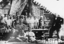 Polacy deportowani do Kazachstanu, na zdjęciu m.in.: Muterkowa, Kołundo, Samolej (?), Kaw&oacute;wna (?).